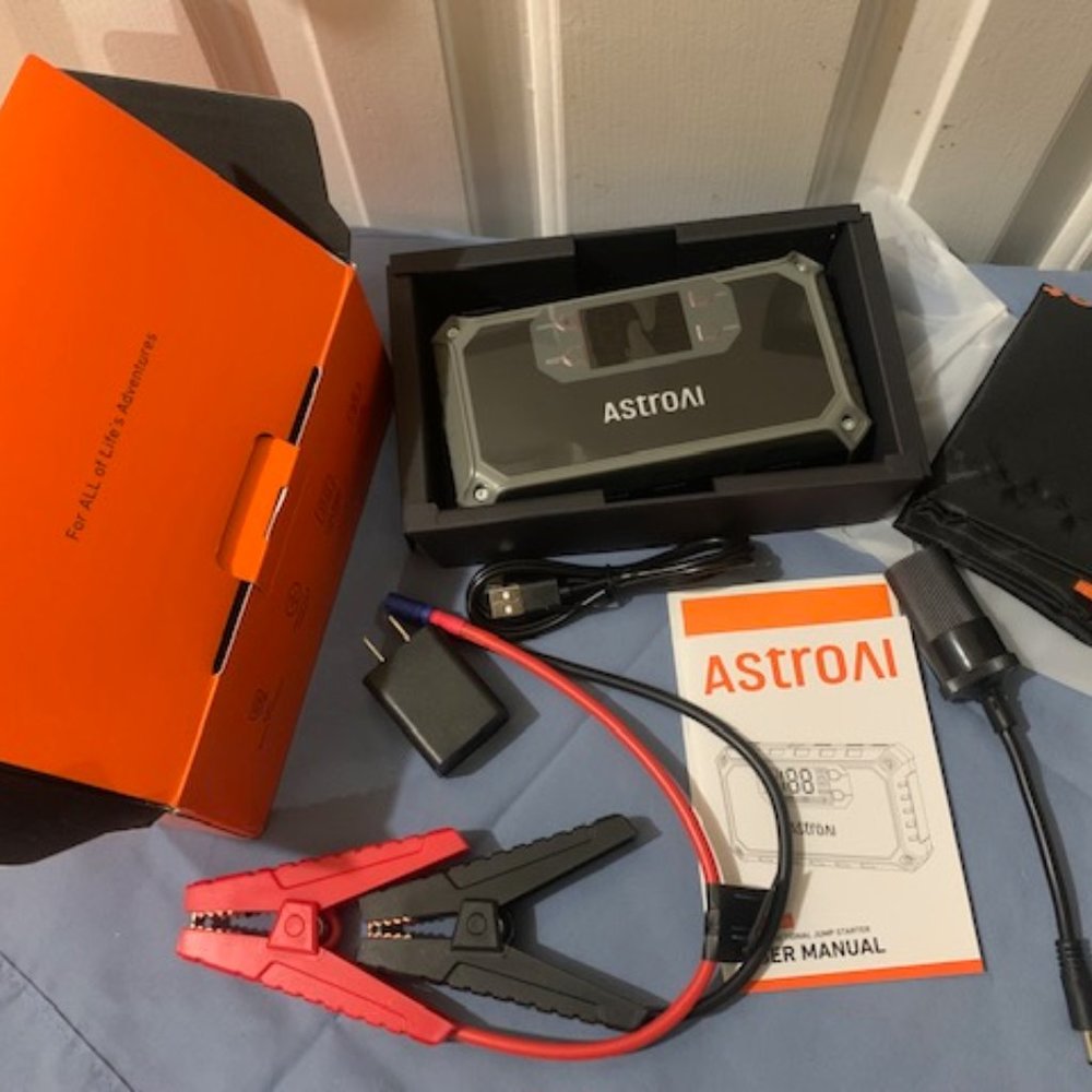AstroAI multifunctional Jump Starter - Picture 5 of 10
